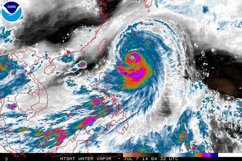 Япония се готви за тайфун, чакат се 14-метрови вълни