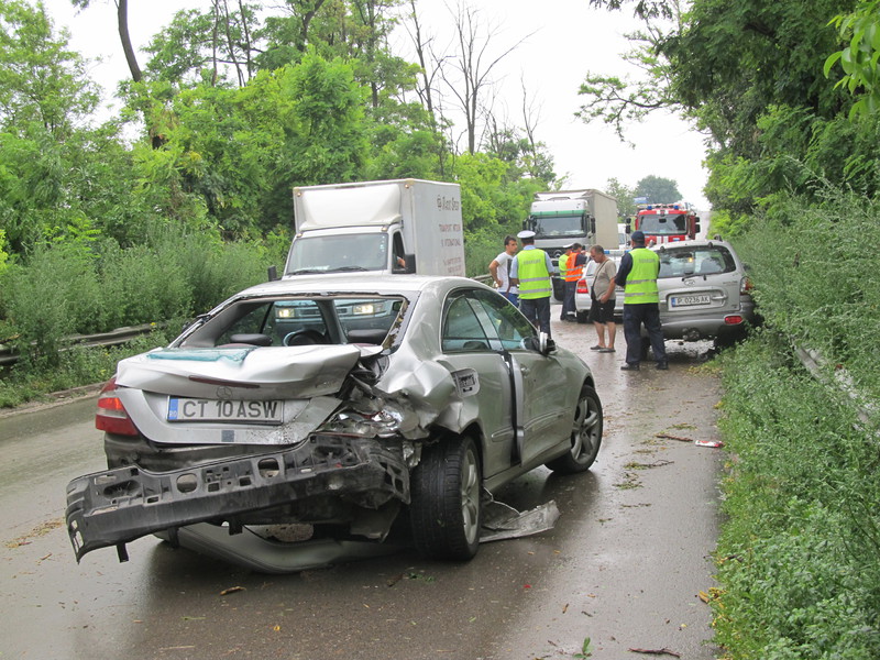 Верижна катастрофа, при която пострадаха три автомобила, стана на пътя Русе-Бяла