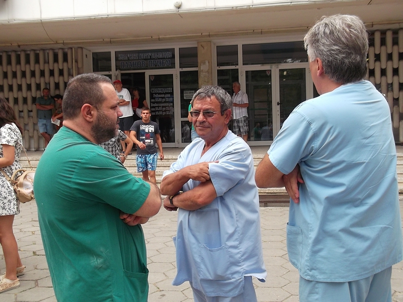 Медици от УМБАЛ ”Св. Георги” в Пловдив протестираха