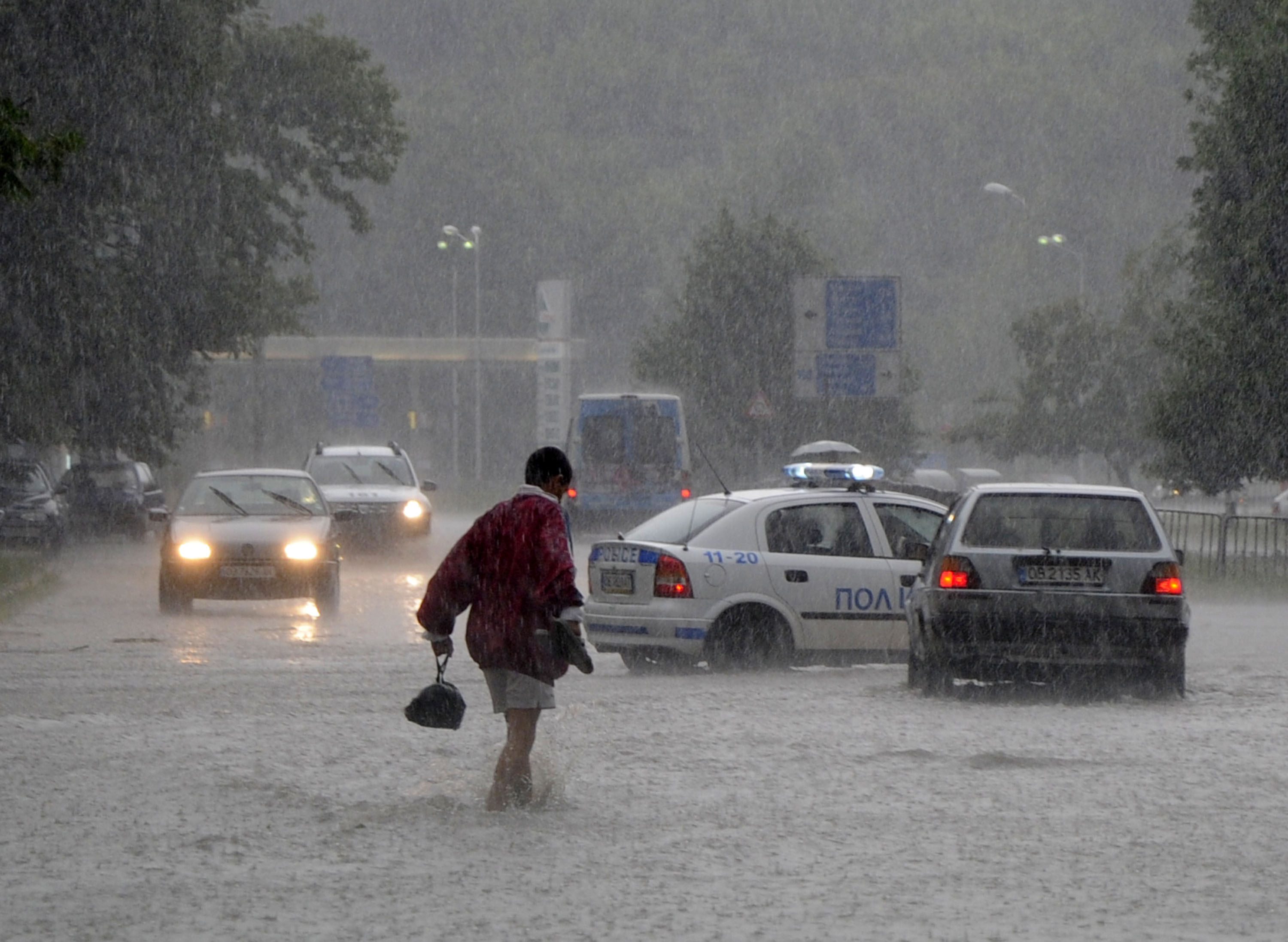 До 20 литра валеж са паднали на места в Югозападна България само тази нощ