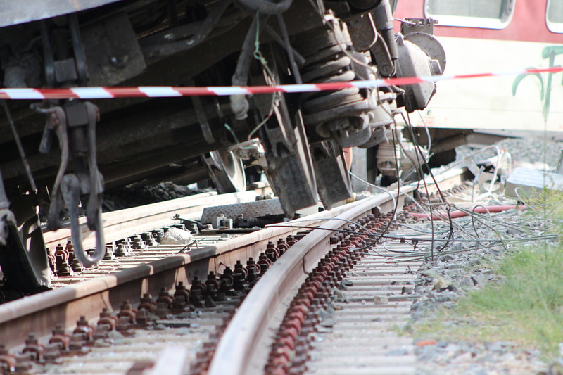 Влакът София-Варна дерайлира, има загинал и ранени