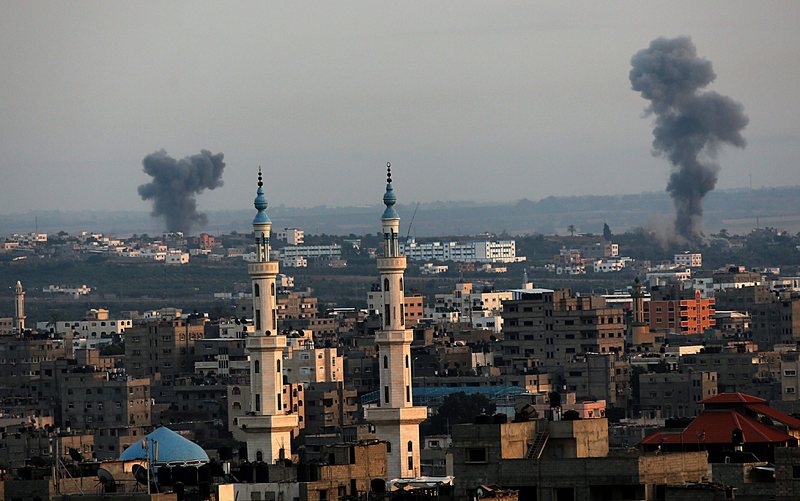 Пушеци в Ивицата Газа след обстрел от Израел