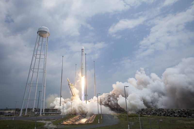 Частната компания ”Orbital Sciences” изстреля успешно към МКС товарния кораб ”Cygnus”