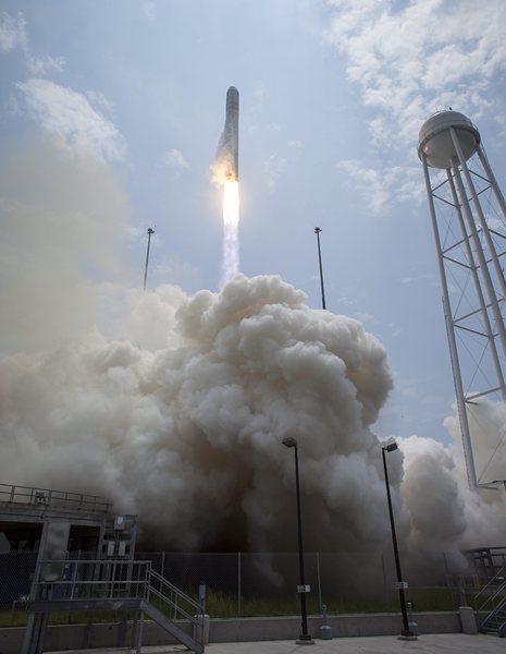 Частната компания ”Orbital Sciences” изстреля успешно към МКС товарния кораб ”Cygnus”