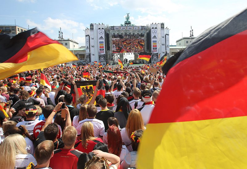 За възприемането на Германия са помогнали спортните й отличия, особено спечелването на Световната купа по футбол