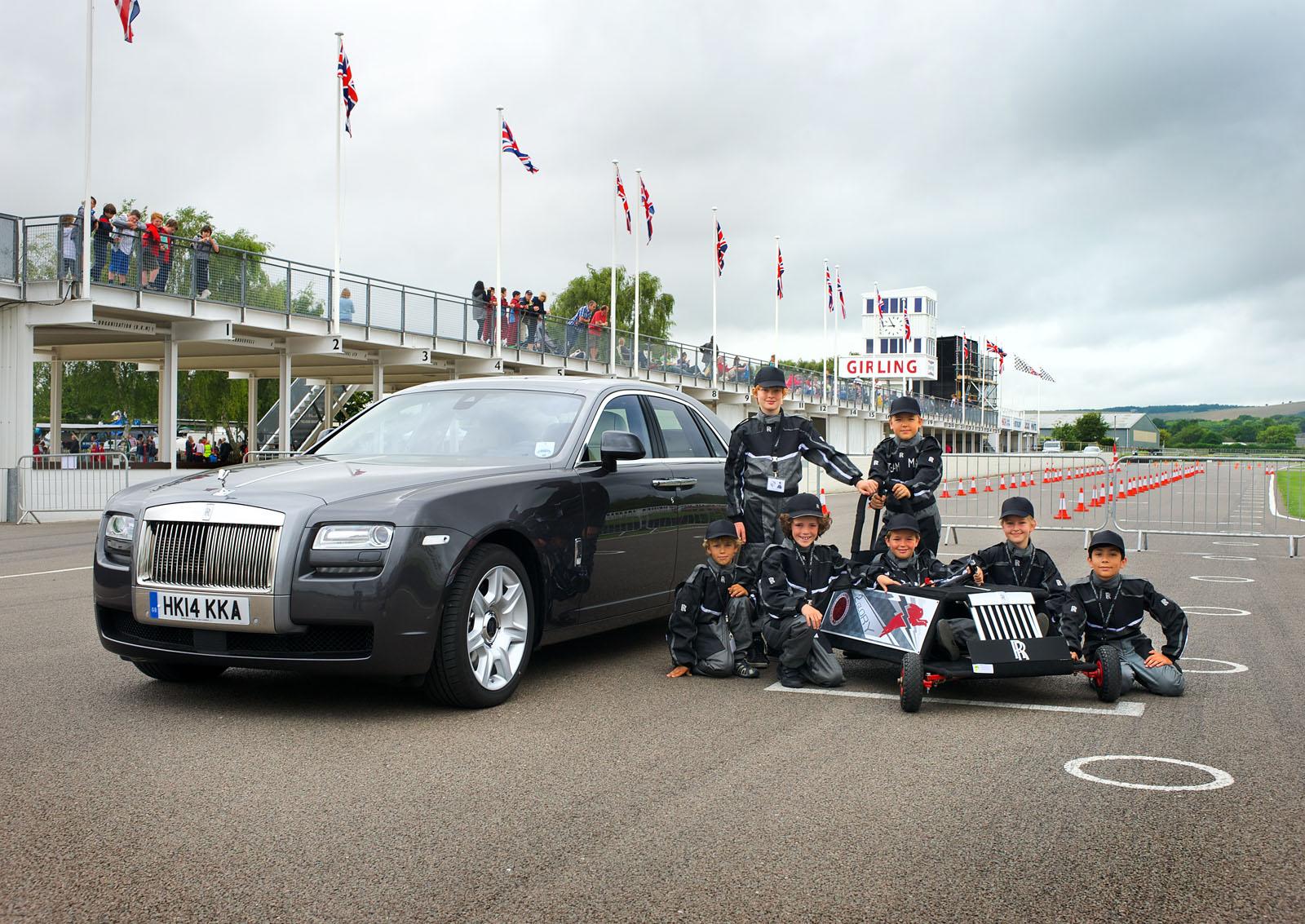 Rolls-Royce с електрически автомобил за деца