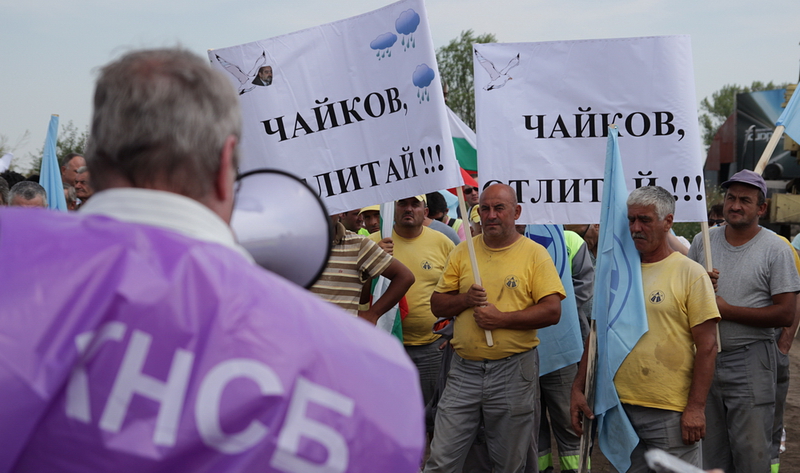 През юли строителите от ”Автомагистрали-Черно море” протестираха срещу шефа на АПИ заради неизплатени пари