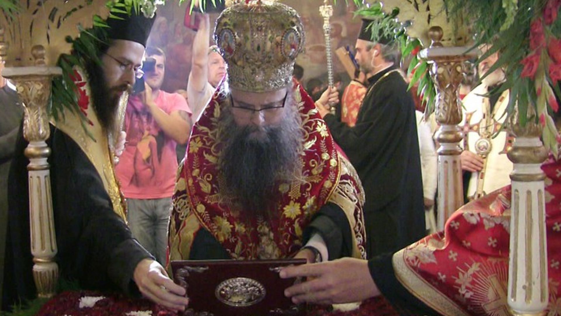 Пловдивският митрополит Николай сравни медиите и интернет с фалшивите морски