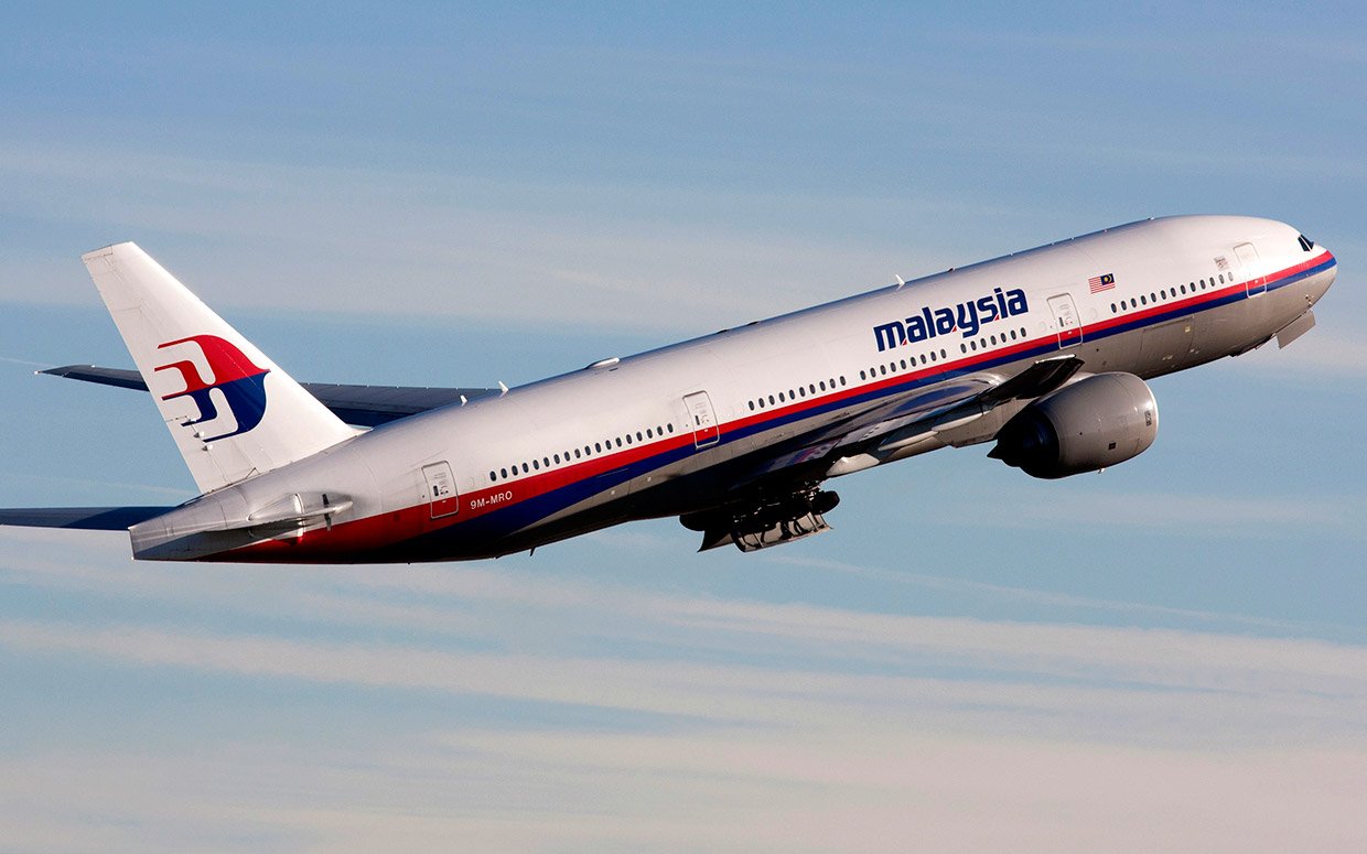 Малайзийски пътнически самолет падна в Украйна край руската граница