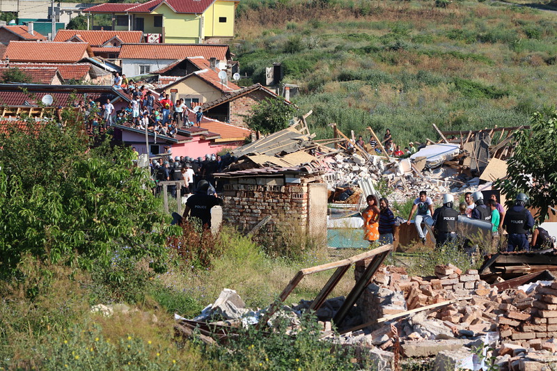 Протест на роми в Стара Загора срещу събяране на къщи