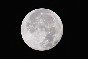 На Луната откриха повече от 200 пещери за бъдещи астронавти