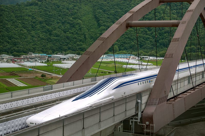 Японският влак L0 на магнитна възглавница по време на тестове