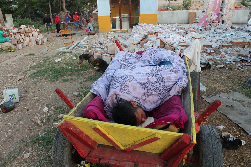 Ромите, чиито къщи бяха съборени вчера, са пренощували под открито небе