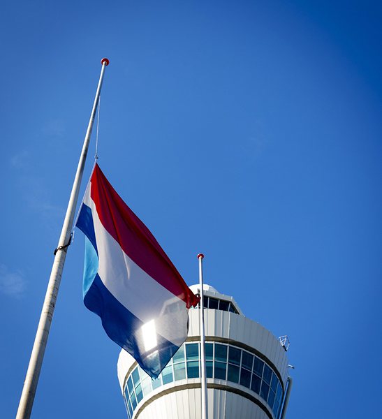 Холандия скърби за жертвите от полет MH 17 (видео)