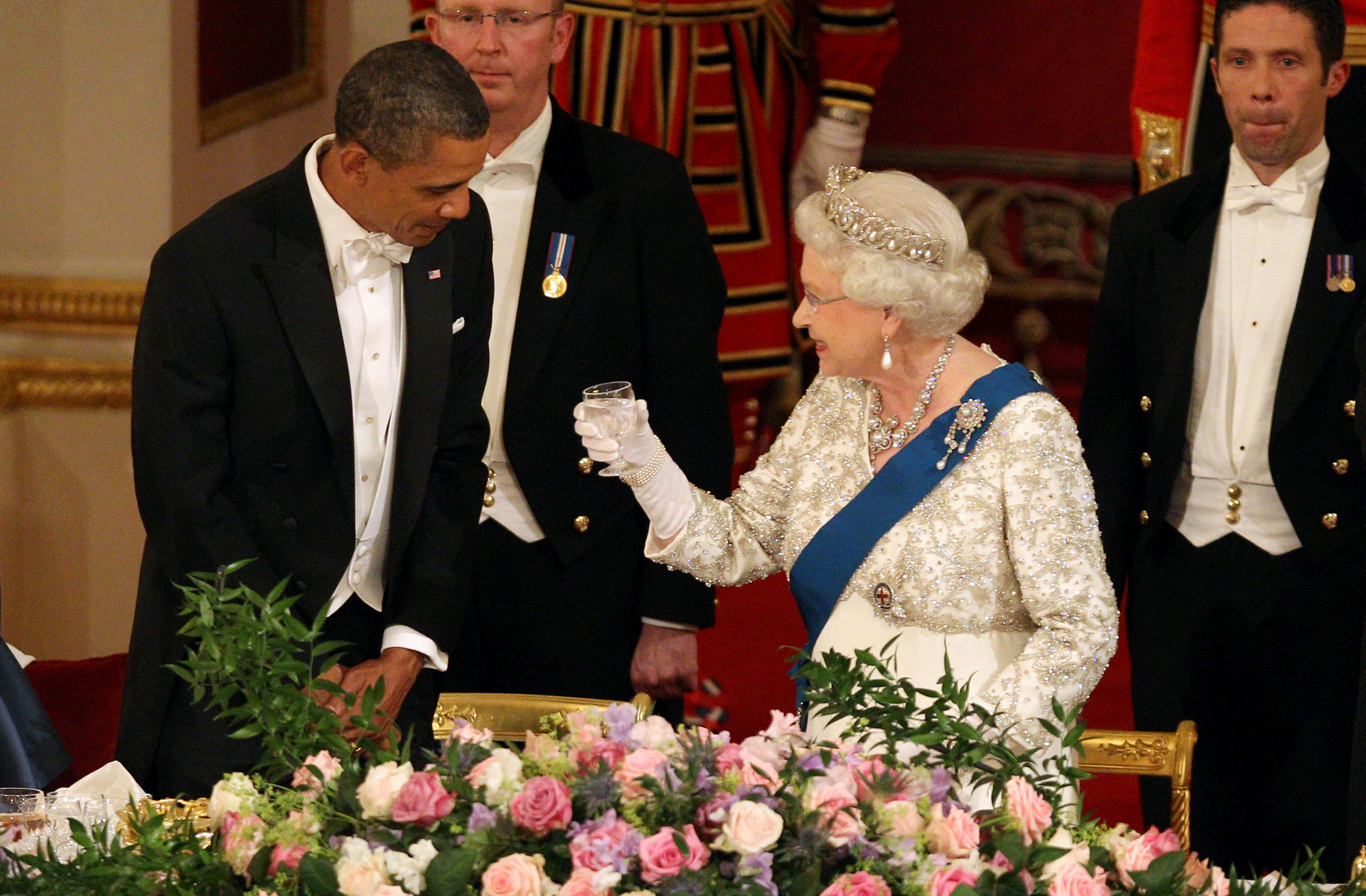 Барак Обама и Елизабет II на банкет в Бъкингамския дворец