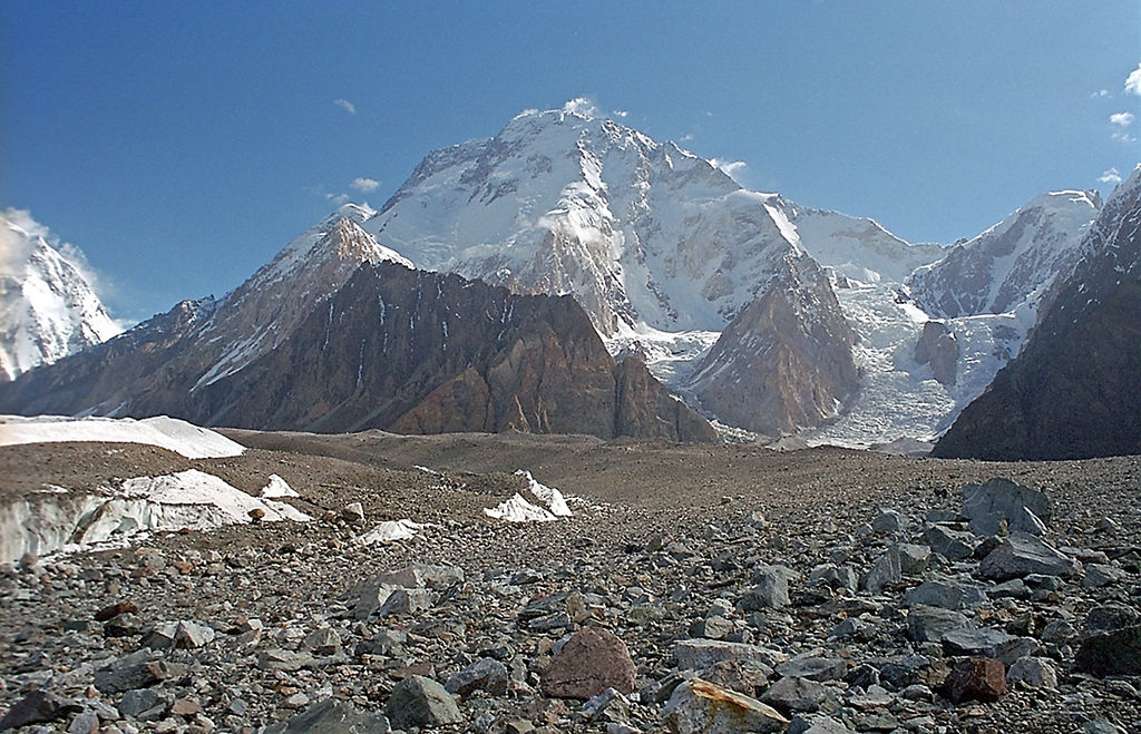 Броуд Пик е дванадесетият по височина връх в света в планинския масив Гашербрум
