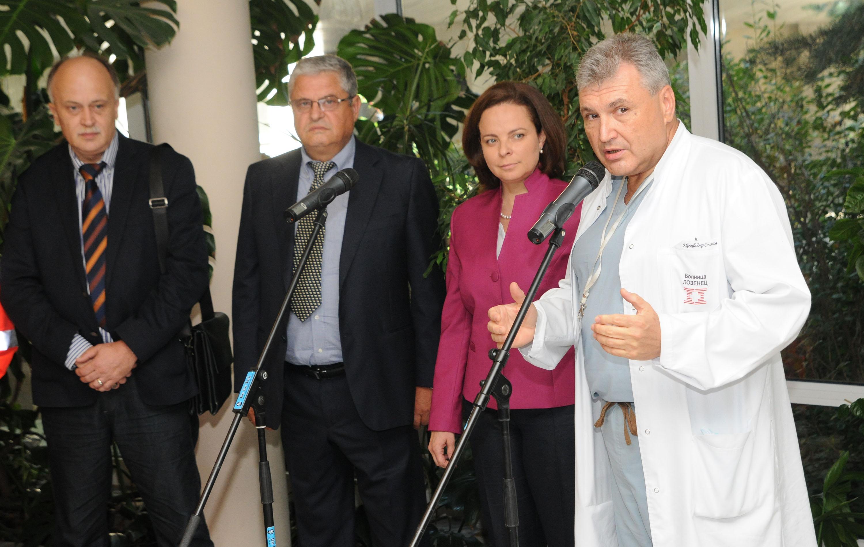 Професор Любомир Спасов и министърът на здравеопазването в оставка доктор Таня Андреева
