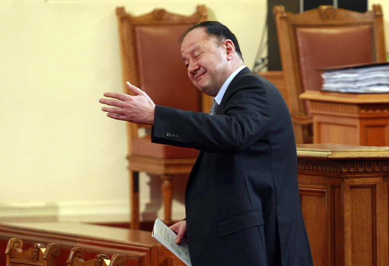 Михаил Миков е във весело настроение в последните дни на 42-то Народно събрание