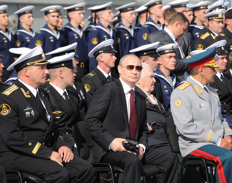 Президентът Путин на борда на самолетоносача „Адмирал Кузнецов“
