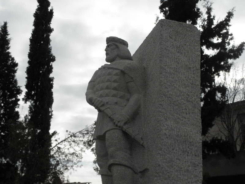 Паметникът на цар Самуил в Кресна. На 6 октомври България ще отбележи 1000 години от гибелта на цар Самуил