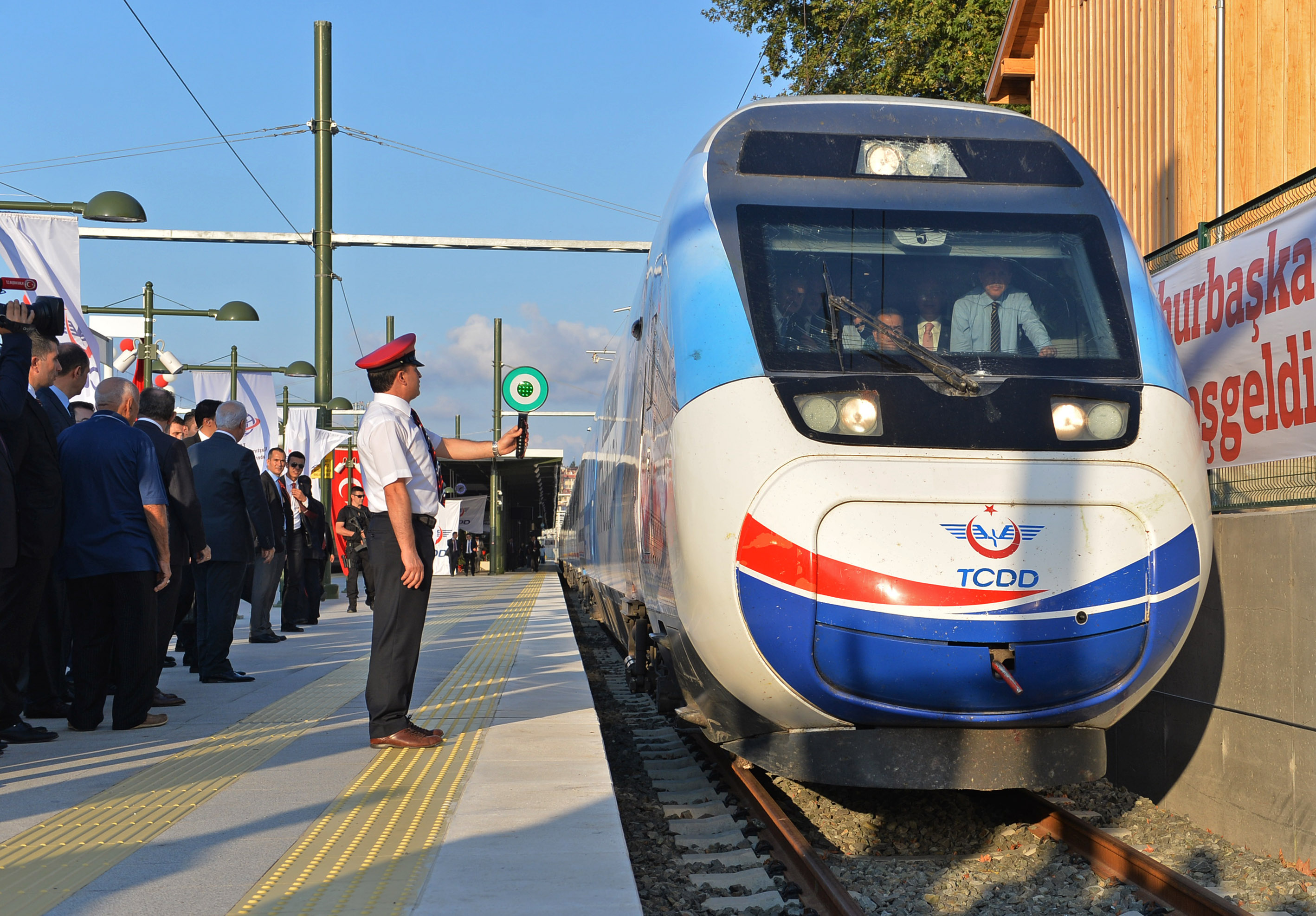 Официално новата линия бе открита от турския премиер Реджеп Тайип Ердоган