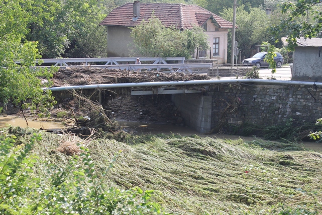 Около 40 къщи са наводнени в село Враниловци, което пострада най-сериозно от пороя