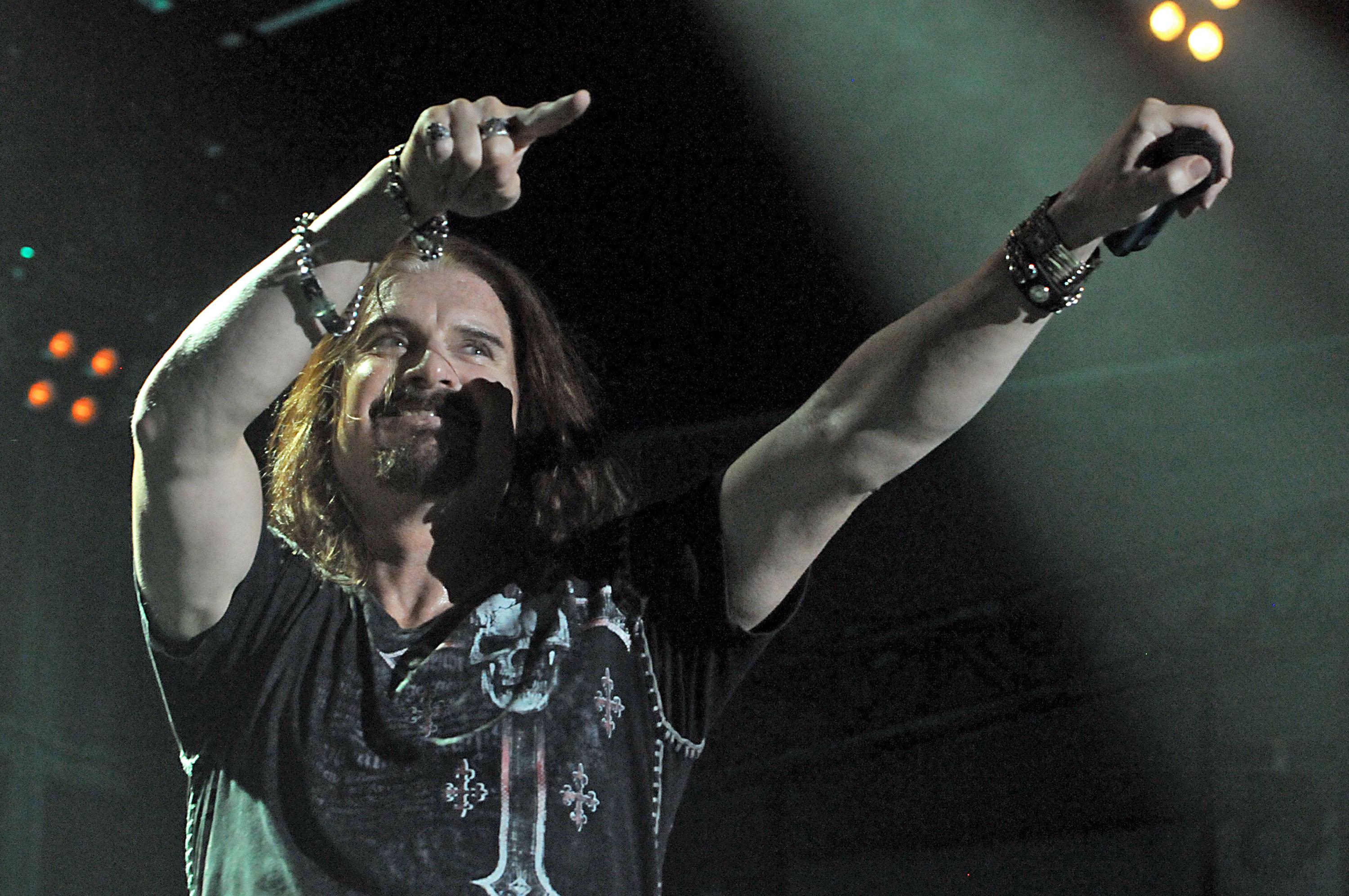Dream Theater разтърсиха с шоуто си зала „Фестивална”( на сн. Джеймс Лабри)