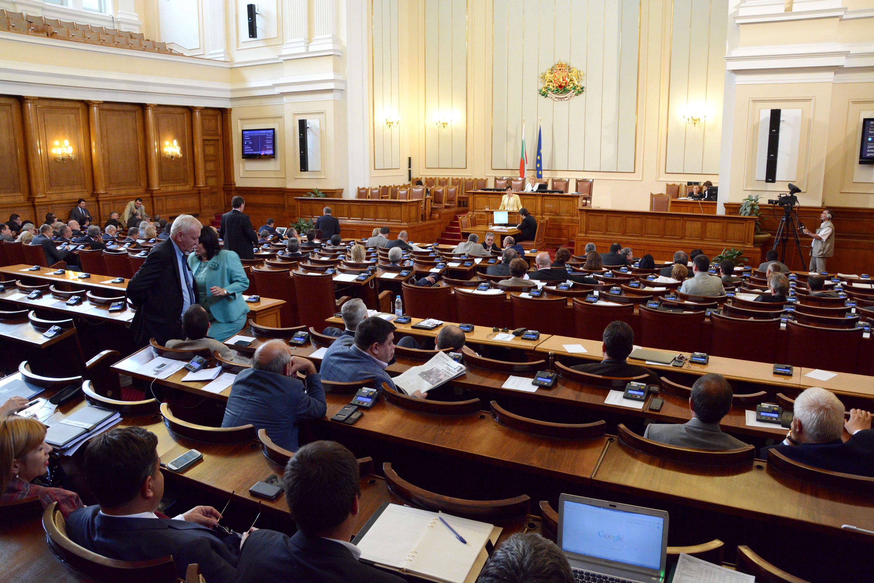 Депутатите отложиха декларацията за приемственственост