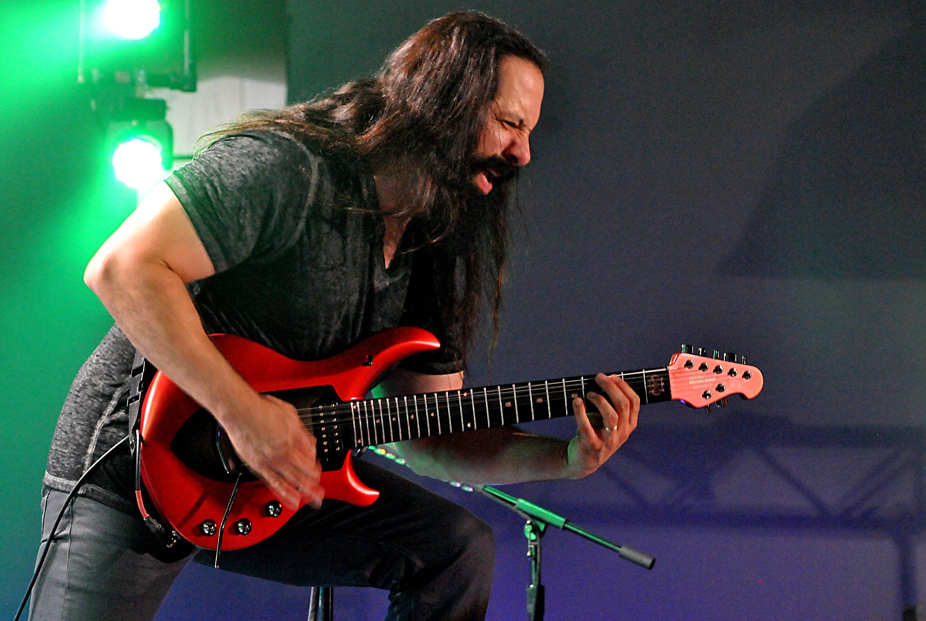„Dream Theater” - Джон Петручи (китара)