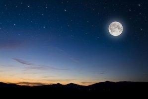 Учени обясниха защо Луната не е с форма на идеална сфера