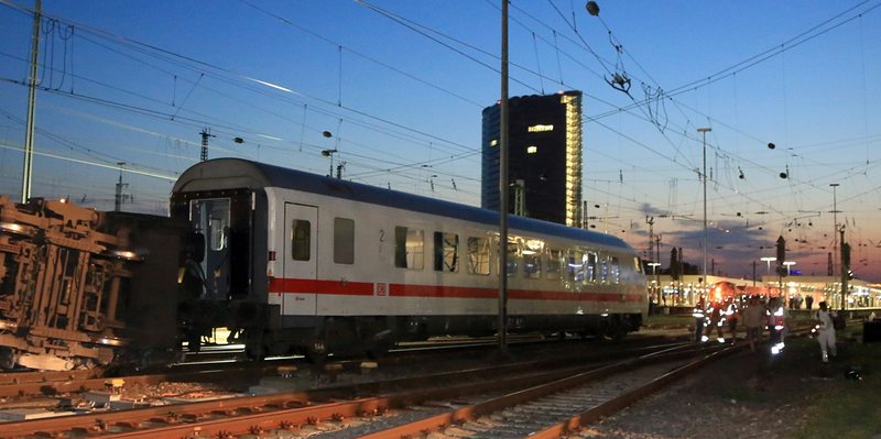 Два влака катастрофираха в Германия, има пострадали