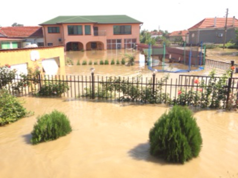 Потоп в Мизия, 1 жертва, 800 евакуирани (Обзор)
