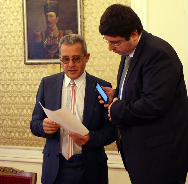 Йордан Цонев и Петър Чобанов преди заседанието