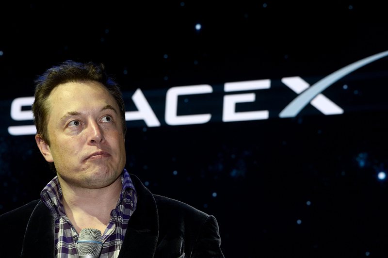 SpaceX напредва с плана за интернет от космоса