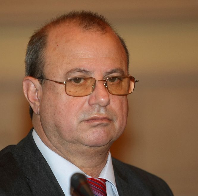 Тристранният съвет се отлага, каза председателстващият го Йордан Христосков