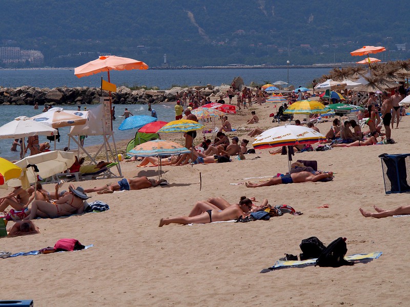 30% повече чартъри очакват летищата във Варна и Бургас