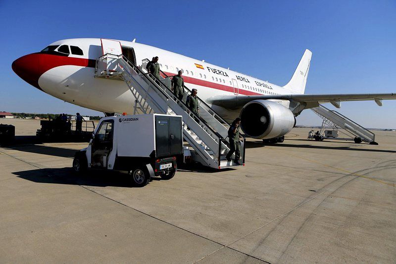 Военен самолет докара във въздушна база край Мадрид 75-годишния испански мисионер