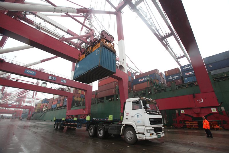 Изненадващ спад на китайския износ