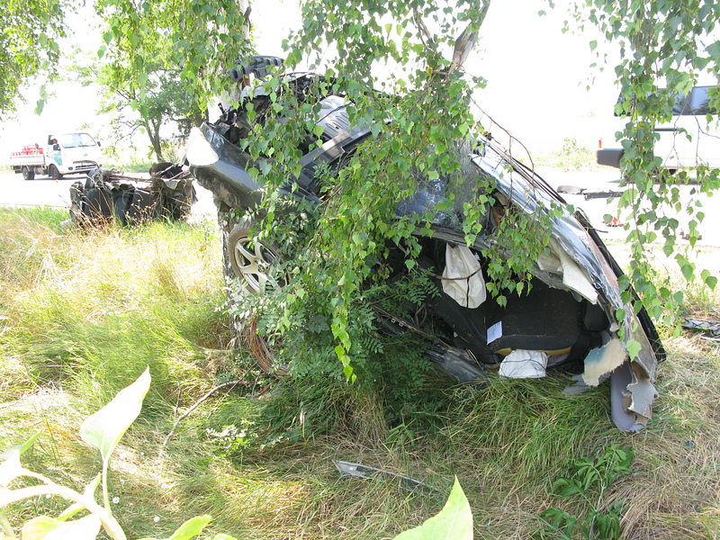 Автомобил се разпадна при тежка катастрофа край Русе