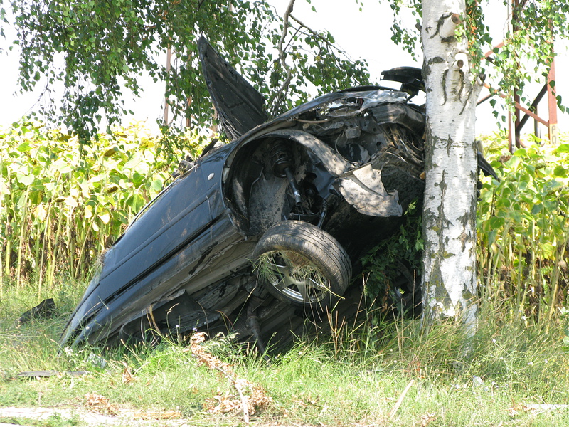 Автомобил се разпадна при тежка катастрофа край Русе