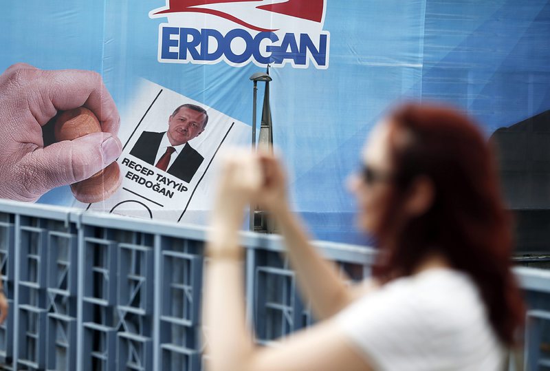 Проучвания сочат, че премиерът Ердоган ще бъде избран още на първия тур