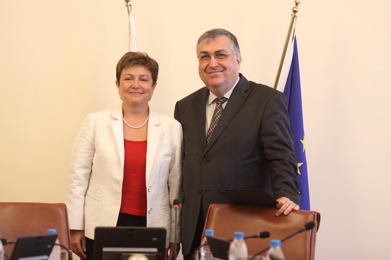 България защитава Георгиева за външен министър на ЕС