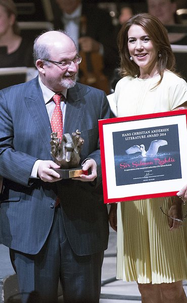 Салман Рушди получи престижна награда за литература