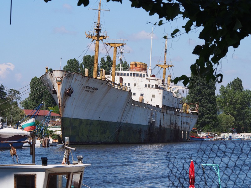 Моторният кораб ”Петър Берон” е построен през 1948 г.