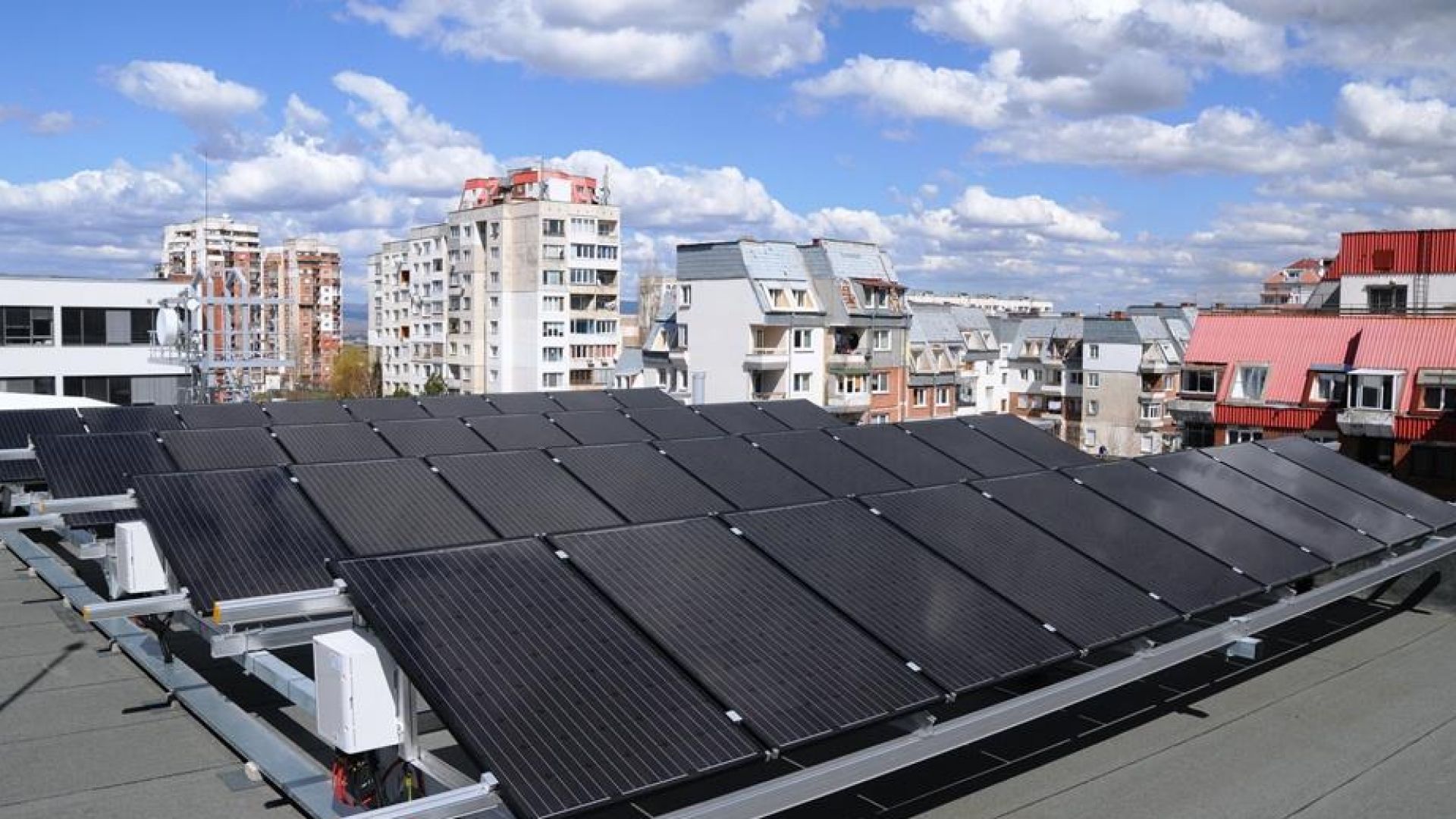 България изостава с монтажа на слънчеви панели по покривите