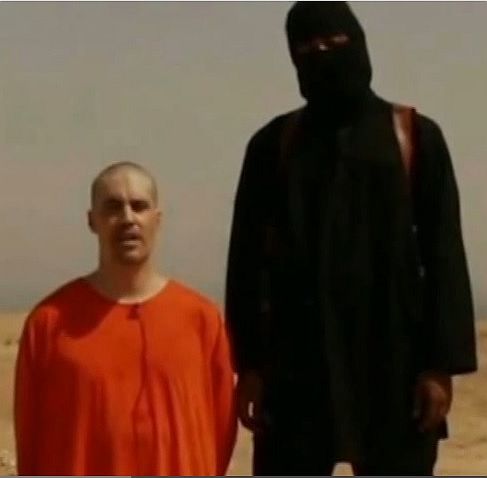 Ислямист изпълнява смъртна присъда на американския журналист Джеймс Фоули.