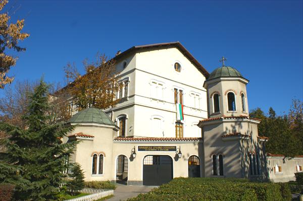 Духовна академия се намира в сградата на Семинарията в Пловдив