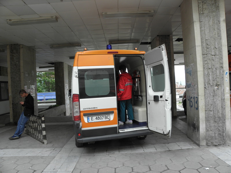 Шофьорка блъсна двама пешеходци в София