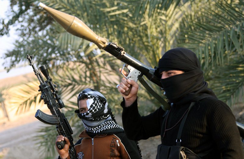 Бойци на ИД заплашиха да обезглавят 19 ливански военни