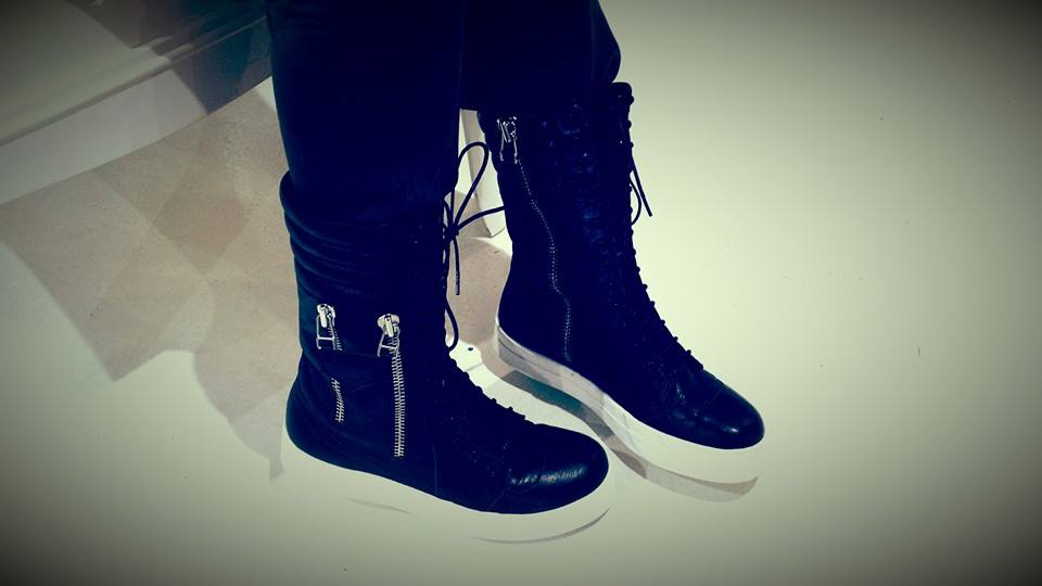 Диляна Попова с обувките на ”2ti-VOIN”